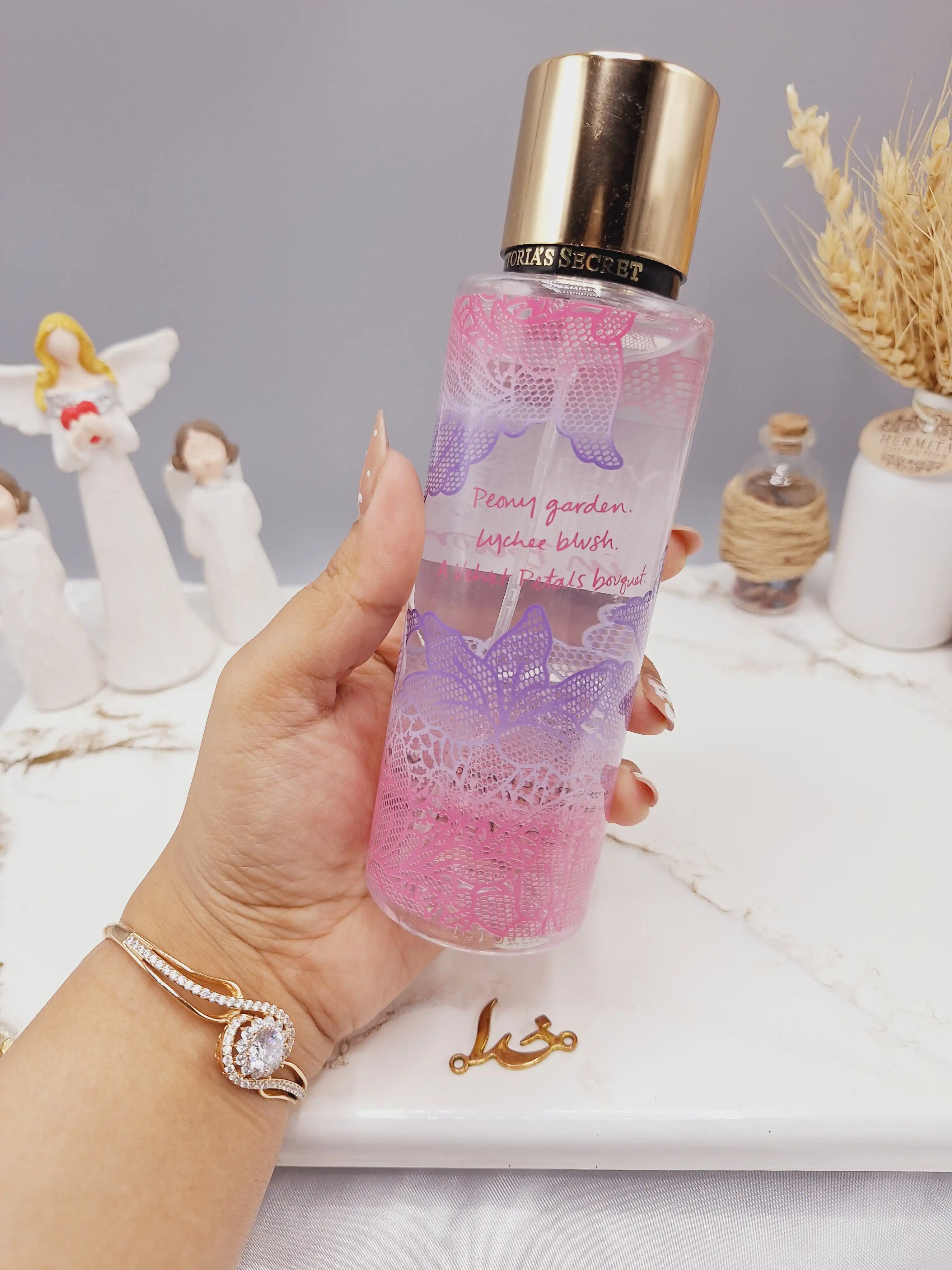 بادی اسپلش 250 ml ویکتوریا سکرت مدل Body Splash Velvet Petals اورجینال