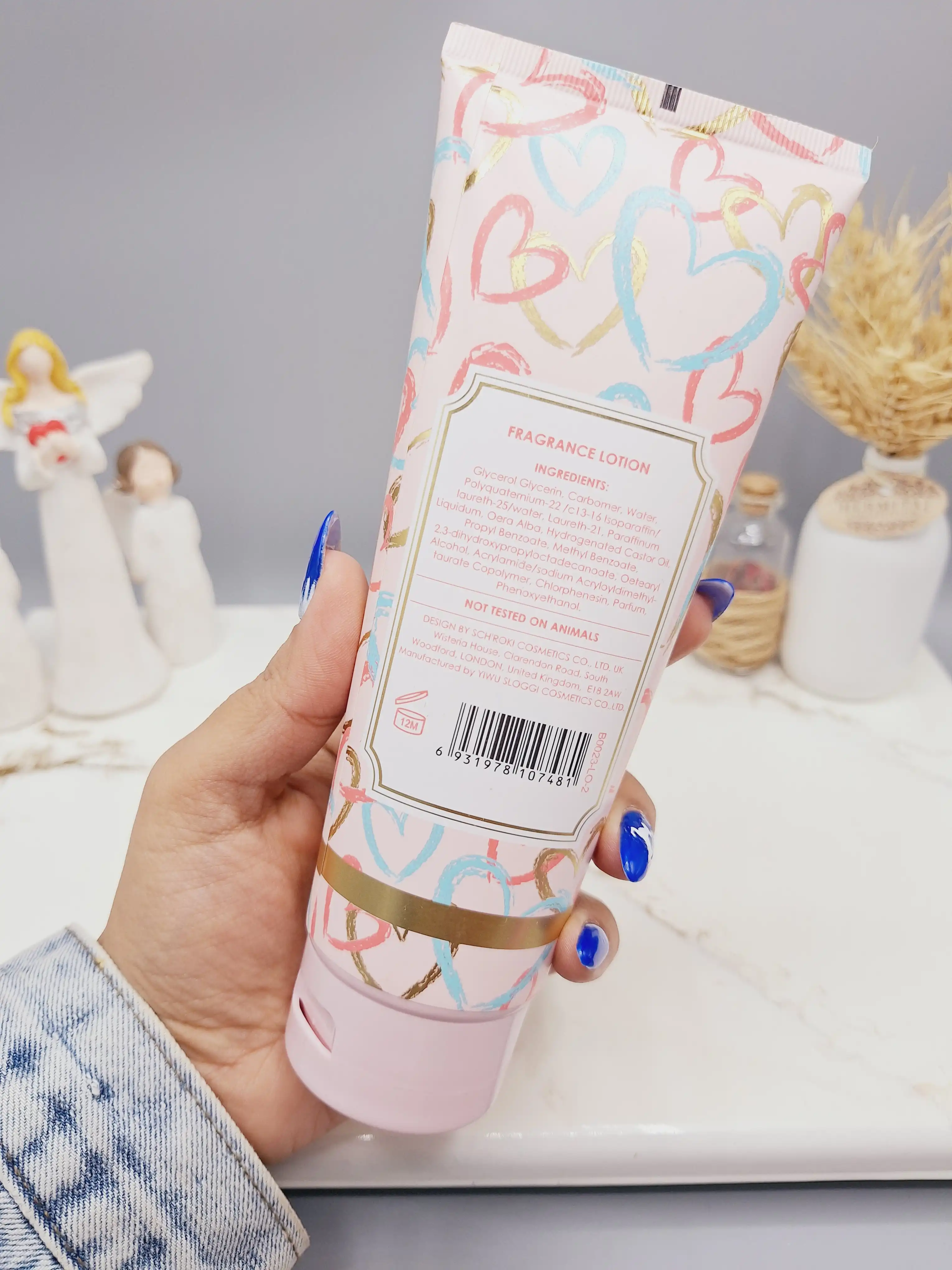 لوسیون عطری قلبی فوق العاده خوشبو و آبرسان برند PINK IN SWEET حجم 236 گرم مدل KISS کد 7481